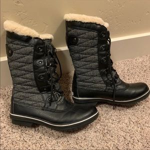 Womens JBU boots...size 8M